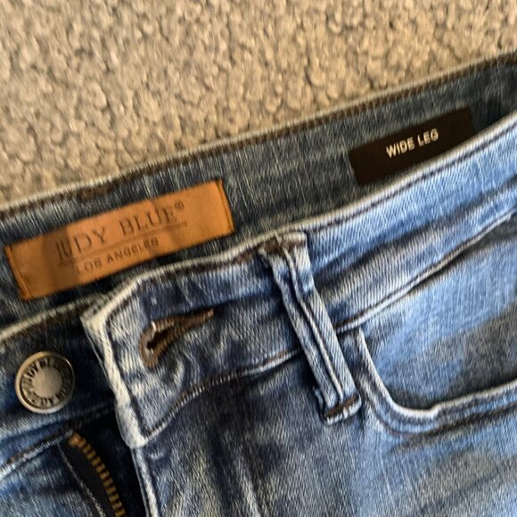 JUDY BLUE WIDE LEG CROP JEANS WITH BRAID DETAIL - SIZE 29 / 9 - Picture 4 of 9